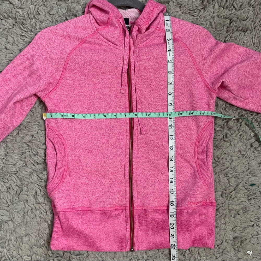 Patagonia Women’s Heathered Pink Zip Up Hoodie - Picture 8 of 12